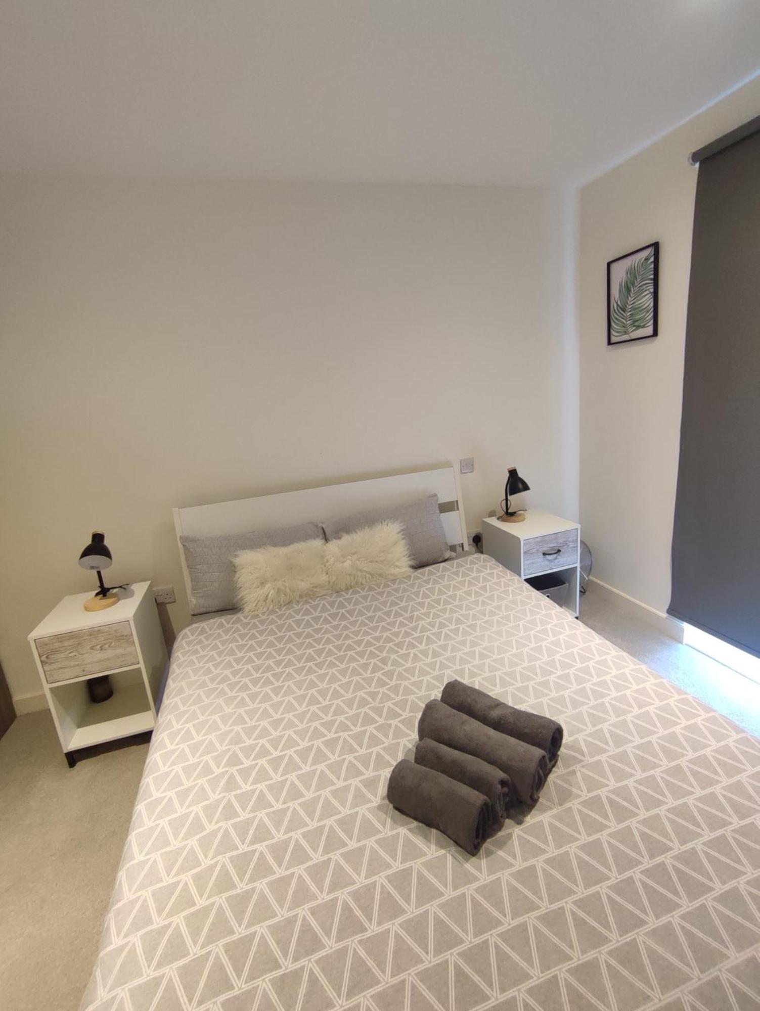 2 Bedroom 2 Bath 1 Ensuite In Roya Asenal Beautiful Views & Parking Londres Exterior foto
