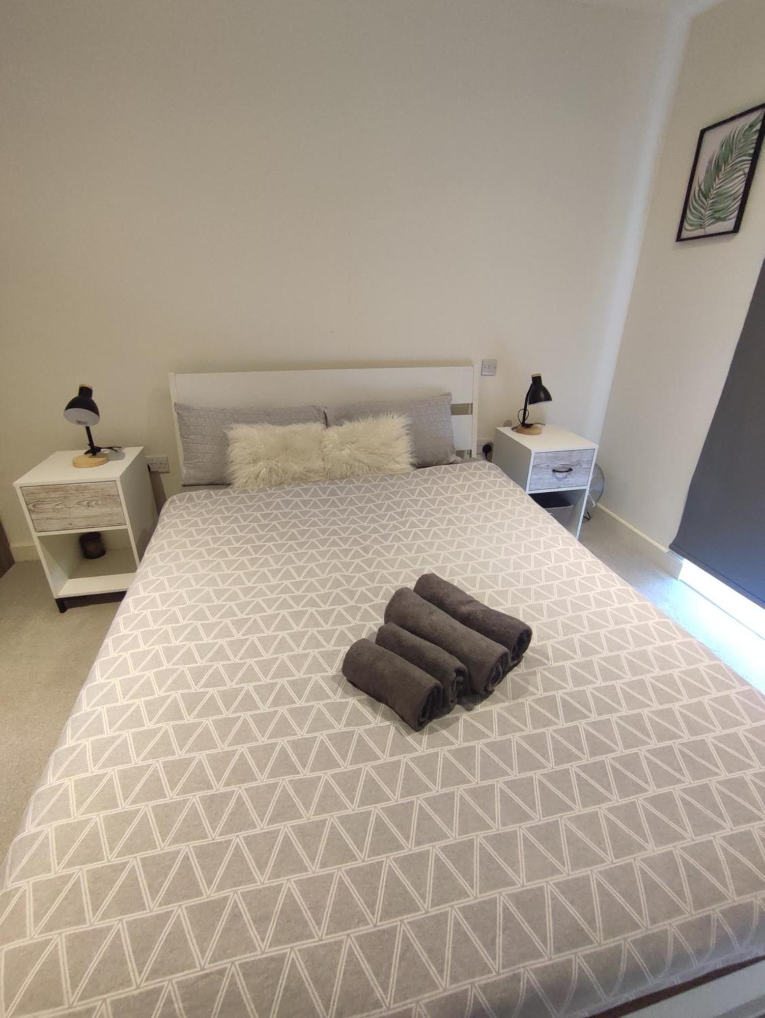 2 Bedroom 2 Bath 1 Ensuite In Roya Asenal Beautiful Views & Parking Londres Exterior foto